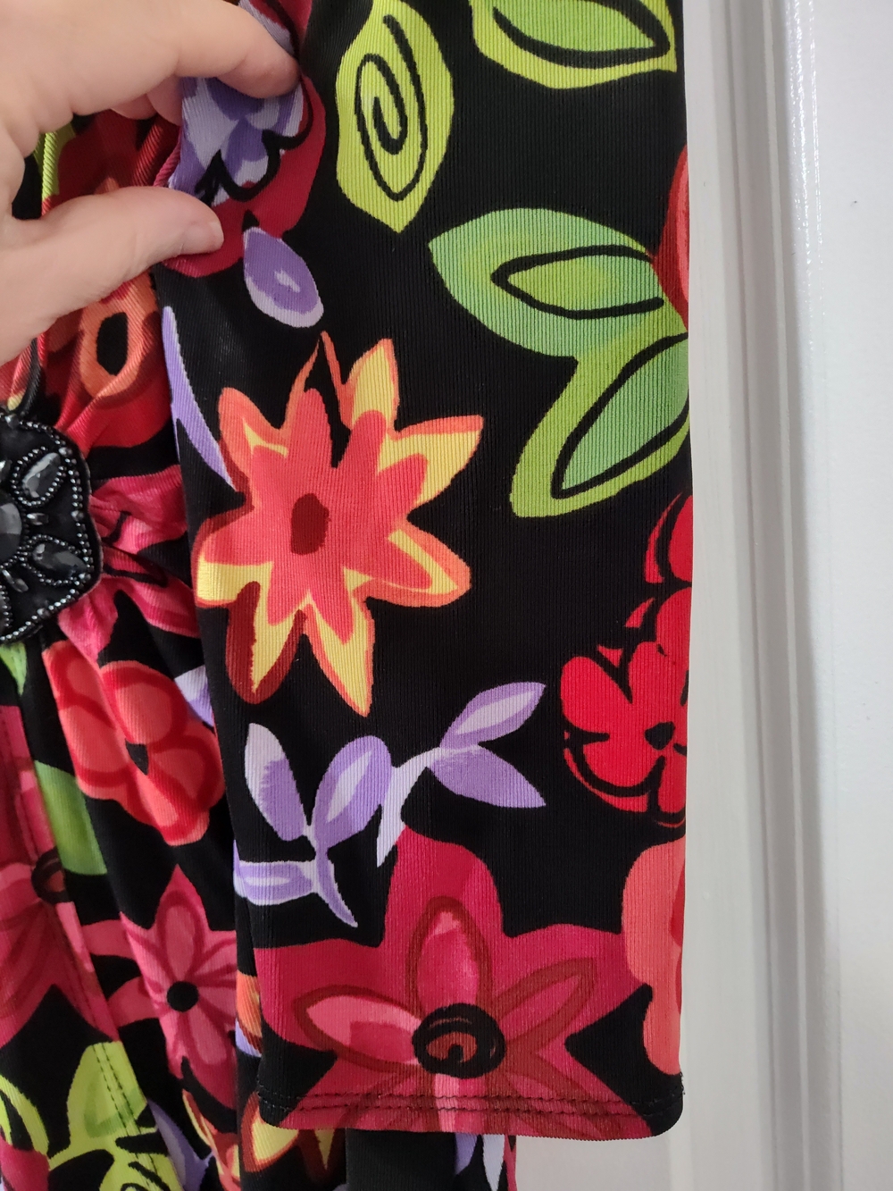 Choices Black Floral V-Neck Tunic with Decorative Brooch Built-in Camisole Vtg - Picture 7 of 14